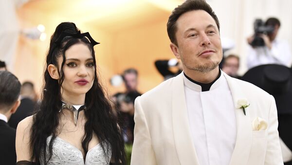 Grimes, left, and Elon Musk attend The Metropolitan Museum of Art's Costume Institute benefit gala celebrating the opening of the Heavenly Bodies: Fashion and the Catholic Imagination exhibition on Monday, May 7, 2018, in New York - Sputnik International