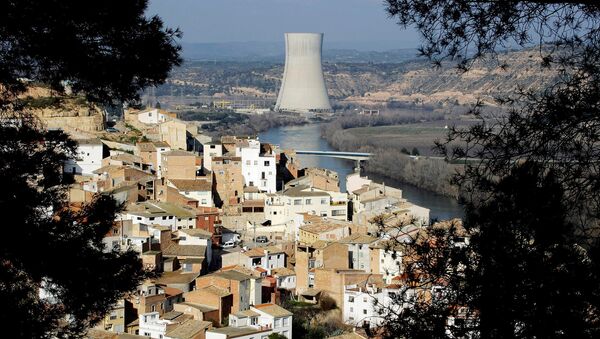 FILE PHOTO: A view of Asco village and a nuclear plant, which uses the waters of the Ebro river water to cool it, in Asco near Tarragona January 27, 2010. - Sputnik International