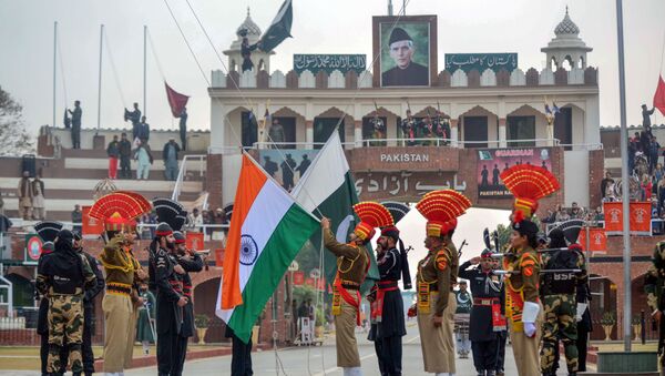 Indian Border Security Force personnel wearing brown uniforms and Pakistani Rangers wearing black uniforms take part in the Beating Retreat ceremony at the India-Pakistan Wagah-Attari border post, some 35 kms from Amritsar on January 22, 2019 - Sputnik International