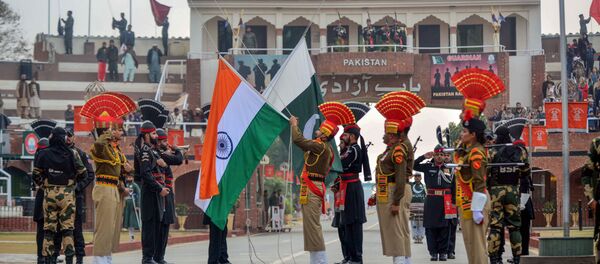 Indian Border Security Force personnel wearing brown uniforms and Pakistani Rangers wearing black uniforms take part in the Beating Retreat ceremony at the India-Pakistan Wagah-Attari border post, some 35 kms from Amritsar on January 22, 2019 Indian Border Security Force personnel wearing brown uniforms and Pakistani Rangers wearing black uniforms take part in the Beating Retreat ceremony at the India-Pakistan Wagah-Attari border post, some 35 kms from Amritsar on January 22, 2019 - Sputnik International
