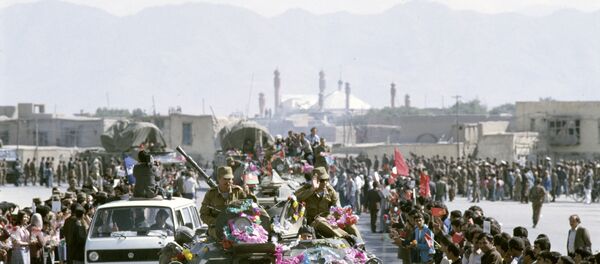 Kunduz residents bid farewell to Soviet troops heading home during the pullout from Afghanistan. Kunduz residents bid farewell to Soviet troops heading home during the pullout from Afghanistan. - Sputnik International