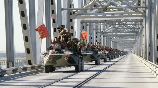 Gradual withdrawal of limited contingent of Soviet forces from the Democratic Republic of Afghanistan (the Islamic Republic of Afghanistan). A column of armored vehicles crosses the Afghan-Soviet border on the Friendship Bridge over the Amu Darya River. - Sputnik International