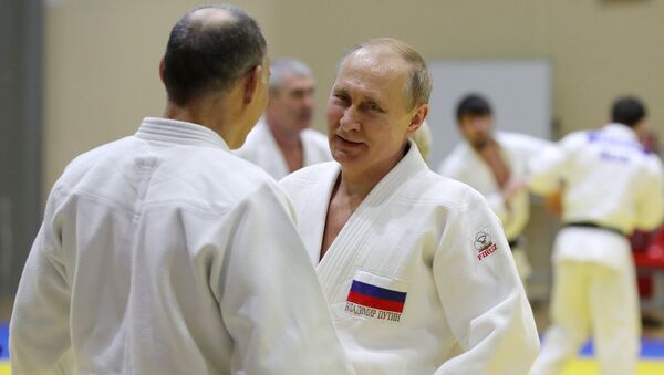 Russian Olympic Champ Injures Putin's Finger During Judo Sparring - Sputnik International