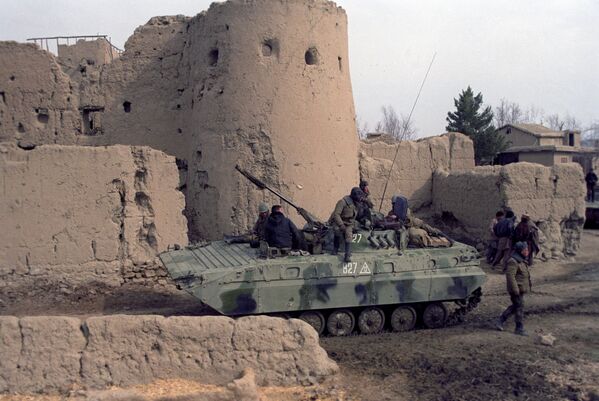A Soviet light armoured unit near Bala Hisar Fort in Kabul. - Sputnik International