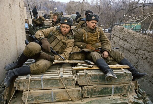 A Soviet light armoured unit near Bala Hisar Fort in Kabul. 1st of February 1989 - Sputnik International