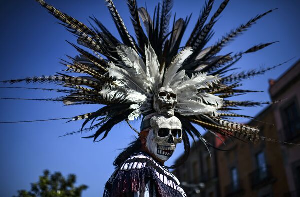 Mexican Indigenous Man Takes Part in a Ceremony of Purification on Zocalo Square - Sputnik International