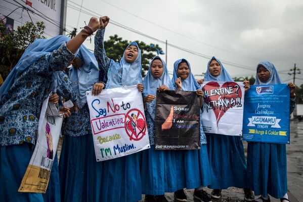 Indonesian Muslim Students Protest Against Valentine's Day - Sputnik International