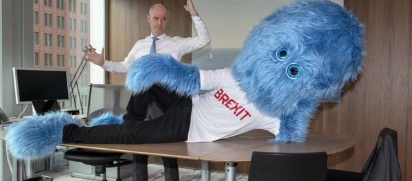 Dutch foreign minister Stef Blok poses with Brexit monster. Dutch foreign minister Stef Blok poses with Brexit monster. - Sputnik International