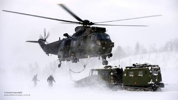 Royal Navy Sea King Mk4 Helicopter Takes Part in Arctic Flying Training - Sputnik International