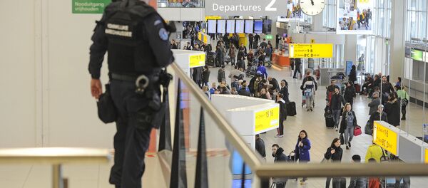 Dutch military police carries extra patrols at Schiphol Airport in Amsterdam (File) Dutch military police carries extra patrols at Schiphol Airport in Amsterdam (File) - Sputnik International