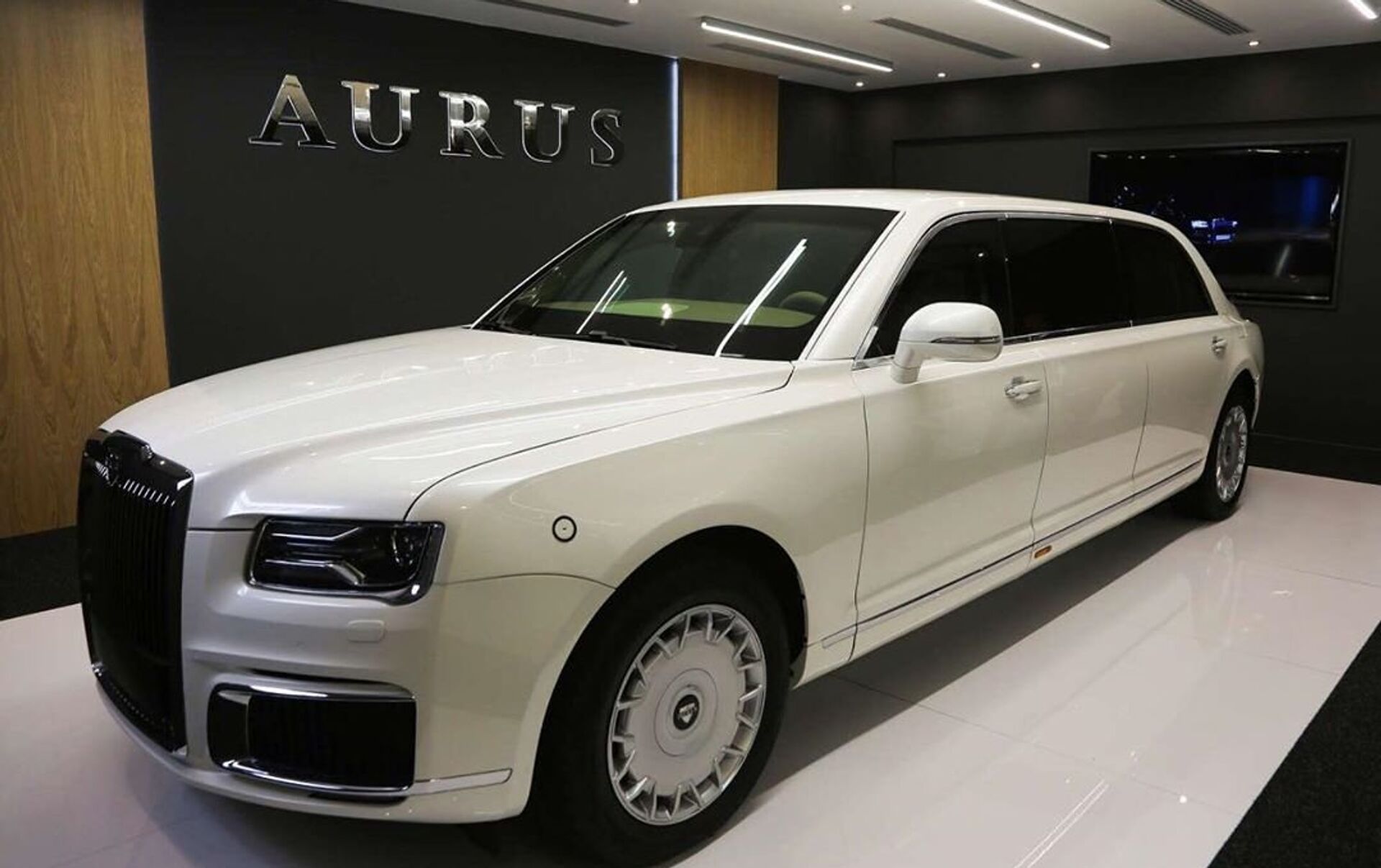 Saudi Arabia Energy Minister Mulls Buying New Russian Aurus Luxury Car -  30.04.2019, Sputnik International