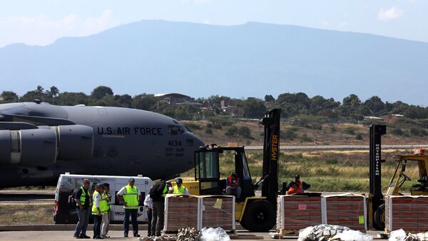 Humanitarian aid for Venezuela is carried after being unloaded from a U.S. Air Force plane at Camilo Daza Airport in Cucuta, Colombia February 16, 2019 - Sputnik International