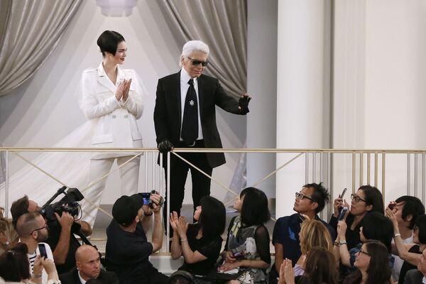 German fashion designer Karl Lagerfeld With US Model Kendall Jenner During the Chanel 2015-2016 Fall/Winter Haute Couture Collection Show in Paris - Sputnik International