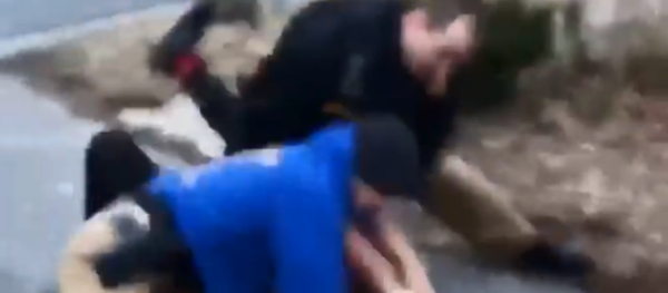 Investigation launched into Delaware police officer who repeatedly punched a teenager who matched a wanted suspect Investigation launched into Delaware police officer who repeatedly punched a teenager who matched a wanted suspect - Sputnik International