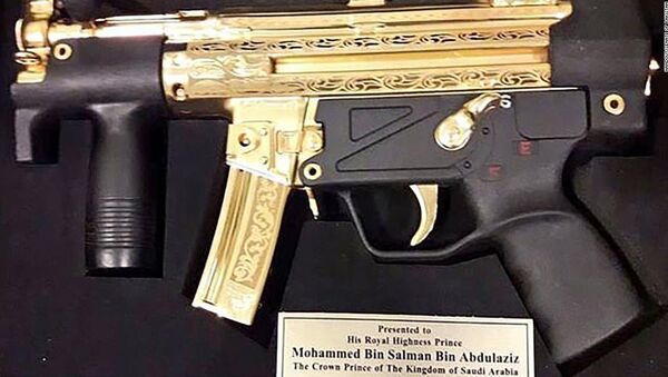 Pakistani senators gave bin Salman this gold-plated gun - Sputnik International