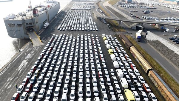 Volkswagen export cars are seen in the port of Emden, beside the VW plant, Germany March 9, 2018 - Sputnik International