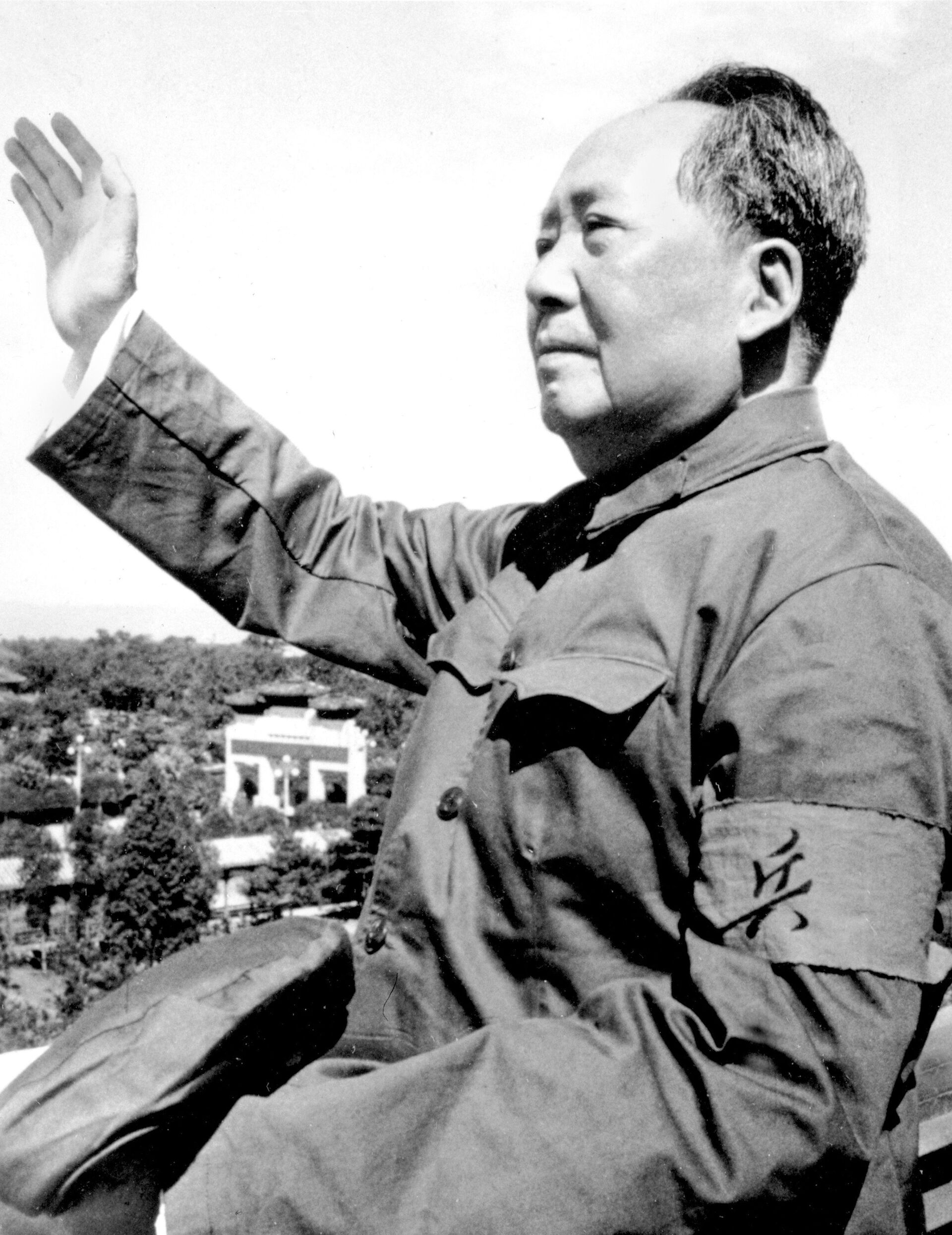 FILE - In this file photo taken in 1966, Mao Zedong waves at the beginning of China's Cultural Revolution. On May 16, 1966, the Communist Party's Politburo produced a document announcing the start of what was formally known as the Great Proletarian Cultural Revolution to pursue class warfare and enlist the population in mass political movements. - Sputnik International, 1920, 29.07.2022