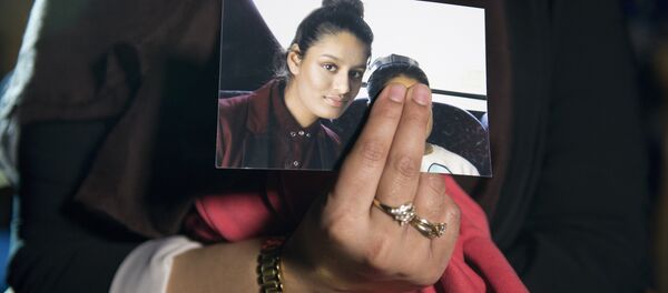 In this file photo taken on February 22, 2015 Renu Begum, eldest sister of missing British girl Shamima Begum, holds a picture of her sister while being interviewed by the media in central London. In this file photo taken on February 22, 2015 Renu Begum, eldest sister of missing British girl Shamima Begum, holds a picture of her sister while being interviewed by the media in central London. - Sputnik International