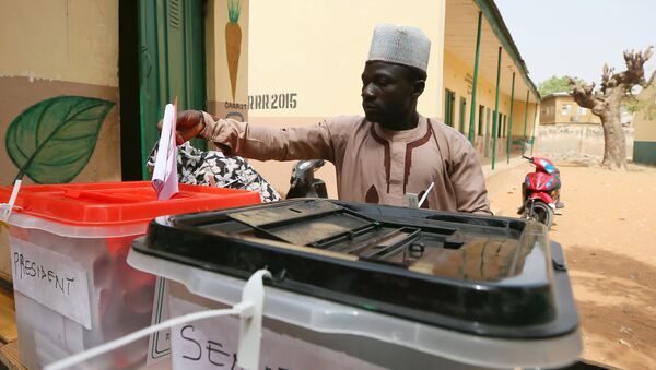 A man casts his vote during Nigeria's presidential election at a polling station in Kazaure, Jigawa State, Nigeria, February 23, 2019. - Sputnik International