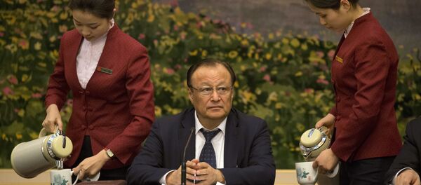 Shohrat Zakir, chairman of the Xinjiang Uyghur Autonomous Region, prepares to describe the mass internment of ethnic minority Muslims in the country’s far west as a system of training centers that saves Muslims from religious extremism by teaching them to speak Mandarin and accept modern science - Sputnik International