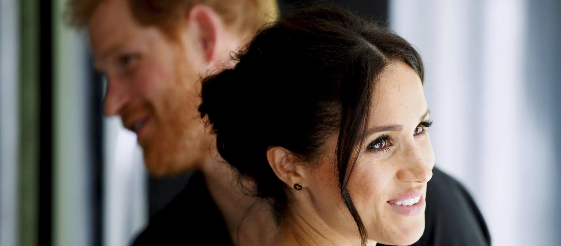 Britain's Prince Harry and Meghan, Duchess of Sussex smile during their visit to the National Kiwi Hatchery at Rainbow Springs in Rotorua, New Zealand, Wednesday, Oct. 31, 2018 - Sputnik International, 1920, 10.06.2021