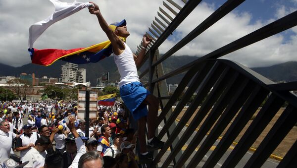 Supporters of Venezuelan opposition leader Juan Guaido take part in a march in Caracas, on February 23, 2019 - Sputnik International