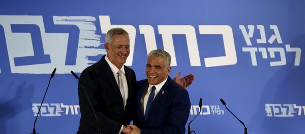 Retired Israeli military chief Benny Gantz, left, smiles with Yair Lapid, head of the Yesh Atid party as they launch joint list for the upcoming Israeli elections in Tel Aviv, Israel, Thursday, Feb. 21, 2019 - Sputnik International