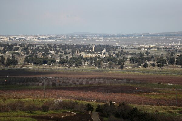 A general view of the Israeli-Syrian border is seen from the Israeli-occupied Golan Heights - Sputnik International