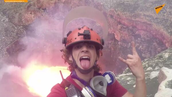 Fearless Adventurer Is This Close To The Heat Of A Real Volcano - Sputnik International