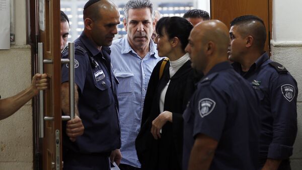 Gonen Segev, center, a former Israeli government minister indicted on suspicion of spying for Iran, is escorted by prison guards as he leaves the court in Jerusalem, Thursday, July 5, 2018 - Sputnik International