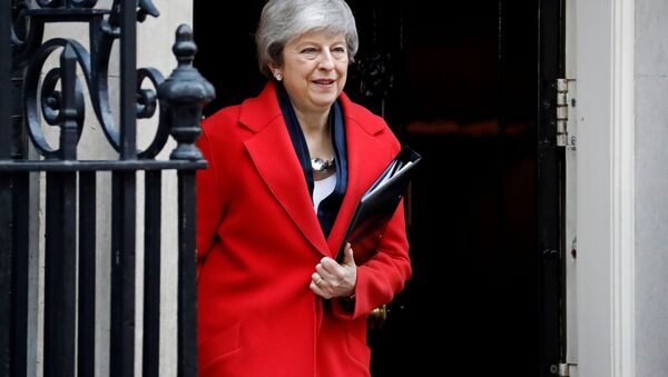 Theresa May leaves 10 Downing Street on her way to Parliament to offer MPs a vote on whether to leave the EU without a deal - Sputnik International
