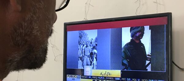 A man looks at a television screen displaying the pictures of the Indian pilots, said to be captured by Pakistan after shooting down two Indian planes, in Karachi, Pakistan February 27, 2019 A man looks at a television screen displaying the pictures of the Indian pilots, said to be captured by Pakistan after shooting down two Indian planes, in Karachi, Pakistan February 27, 2019 - Sputnik International