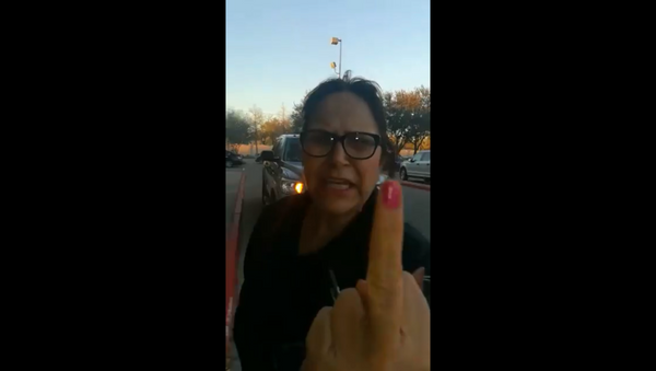 US woman launches an expletive-laced verbal attack against a Kroger shopper in Houston, Texas. - Sputnik International