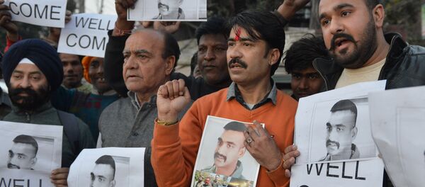 Indian people hold placards and photographs of Indian Air Force pilot Abhinandan Varthaman, as they celebrate the announcement of his soon release, in Amritsar on February 28, 2019. Indian people hold placards and photographs of Indian Air Force pilot Abhinandan Varthaman, as they celebrate the announcement of his soon release, in Amritsar on February 28, 2019. - Sputnik International