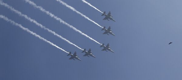 Indian Air Force Mirage 2000 fighters fly in formation - Sputnik International