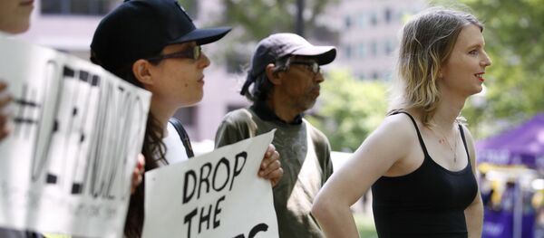 Chelsea Manning attends a rally in support of the J20 defendants Chelsea Manning attends a rally in support of the J20 defendants - Sputnik International