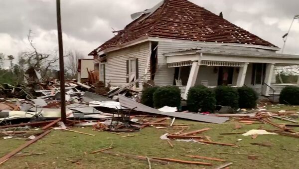 Debris and a Damaged House Seen Following a Tornado in Beauregard, Alabama - Sputnik International