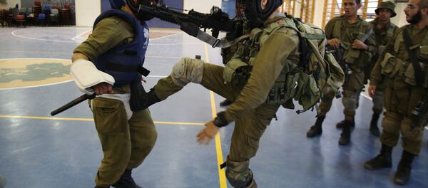 Israeli Golani infantry soldiers take part in a training of Krav Maga, the close-combat method conceived in secrecy by the Israeli military, in the Regavim Army base, in northern Israel on April 19, 2016 Israeli Golani infantry soldiers take part in a training of Krav Maga, the close-combat method conceived in secrecy by the Israeli military, in the Regavim Army base, in northern Israel on April 19, 2016 - Sputnik International