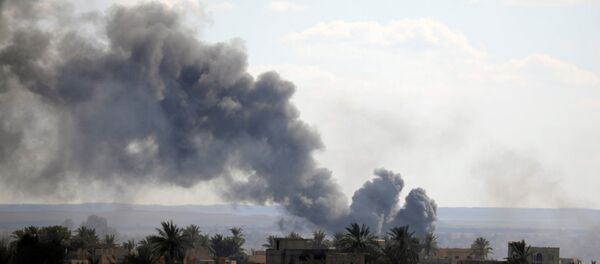 Black plumes of smoke rise in Baghouz, Deir Al Zor province Black plumes of smoke rise in Baghouz, Deir Al Zor province - Sputnik International