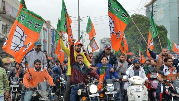 Indian Bharatiya Janata Party (BJP) workers hold BJP flags during a 'Vijay Sankalp' bike rally in Amritsar on March 2, 2019 - Sputnik International