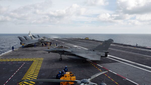 A French Rafale fighter taxis after landing on the deck of the Charles de Gaulle aircraft carrier on February 7, 2019 in the Mediterranean sea - Sputnik International