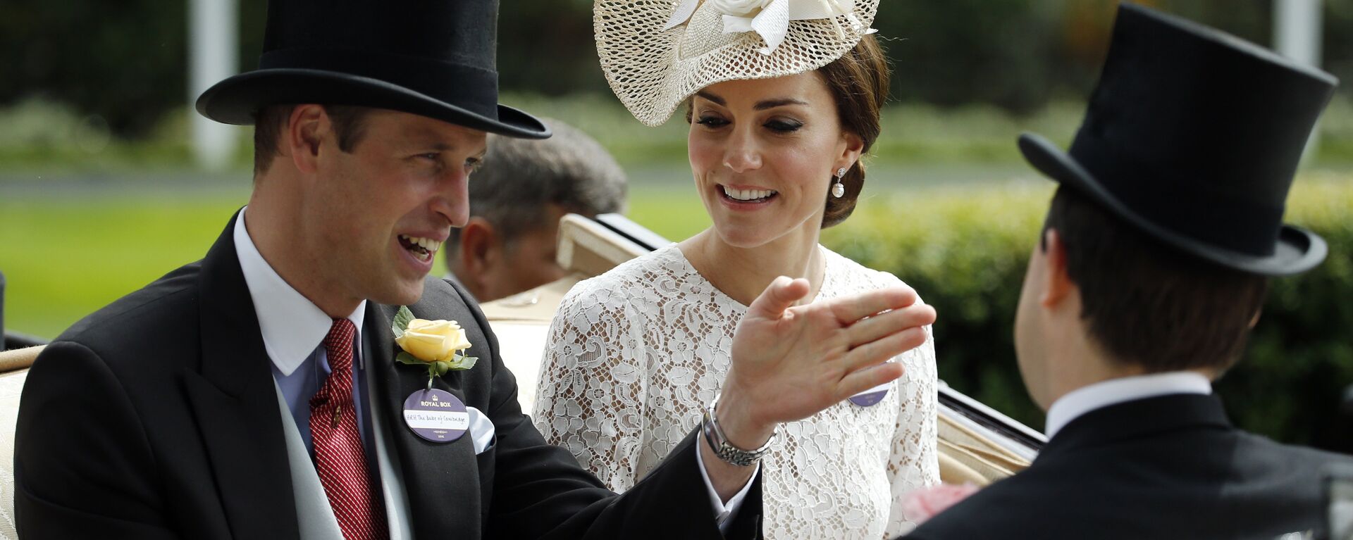 Britain's Prince William and Kate, Duchess of Cambridge arrive by carriage on the second day of the Royal Ascot horse race meeting at Ascot, England, Wednesday June 15, 2016.  - Sputnik International, 1920, 05.12.2021