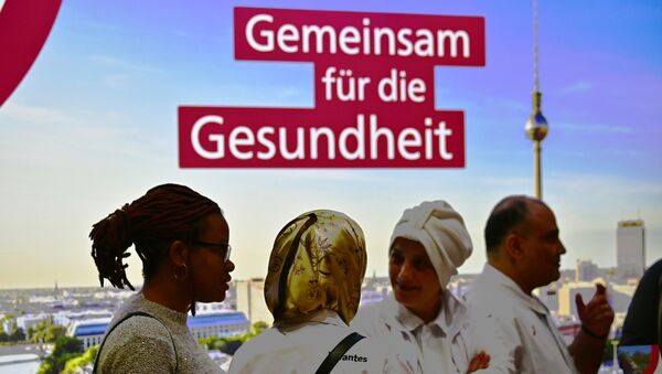 Visitors and exhibitors attend a job fair for migrants launched by the German job center (Bundesagentur für Arbeit) in Berlin on January 28, 2019 - Sputnik International
