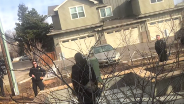 Boulder police detain black man for picking up trash - Sputnik International