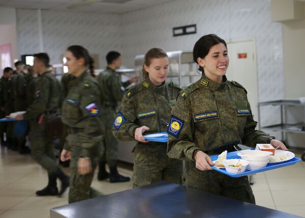 Aviation Cadets at Krasnodar Aviation High Military School Canteen - Sputnik International
