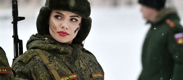 Makeup under Camouflage contest for female troops in Pereslavl-Zalessky - Sputnik International