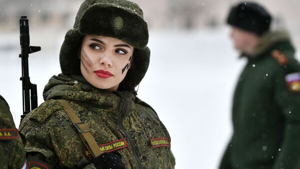 Makeup under Camouflage contest for female troops in Pereslavl-Zalessky - Sputnik International