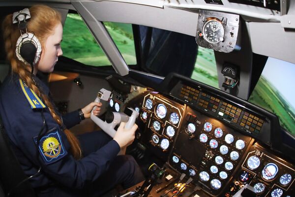 Female Cadet During Training Using New L-410 Aircraft Training Complex at Krasnodar at Aviation High Military School - Sputnik International
