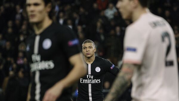 Paris Saint-Germain's French forward Kylian Mbappe (C) looks on during the UEFA Champions League round of 16 second-leg football match between Paris Saint-Germain (PSG) and Manchester United at the Parc des Princes stadium in Paris on March 6, 2019 - Sputnik International