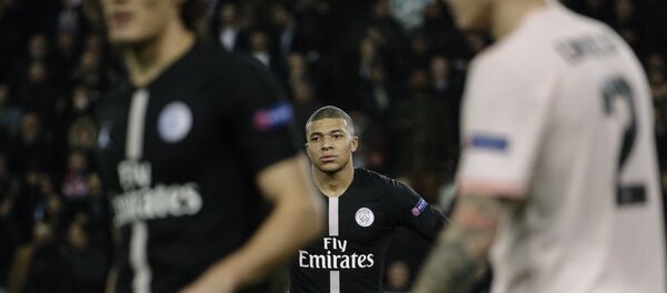 Paris Saint-Germain's French forward Kylian Mbappe (C) looks on during the UEFA Champions League round of 16 second-leg football match between Paris Saint-Germain (PSG) and Manchester United at the Parc des Princes stadium in Paris on March 6, 2019 - Sputnik International